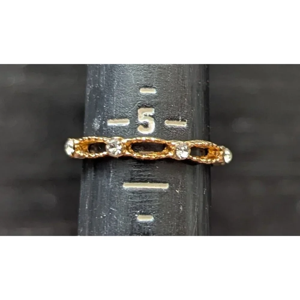 Vintage GoldTone Open Link Band Ring With Clear Rhinestone Accents Size 5.25‎